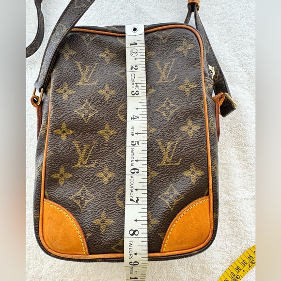 LOUIS VUITTON Amazone Monogram Crossbody Shoulder Bag - Picture 14 of 15